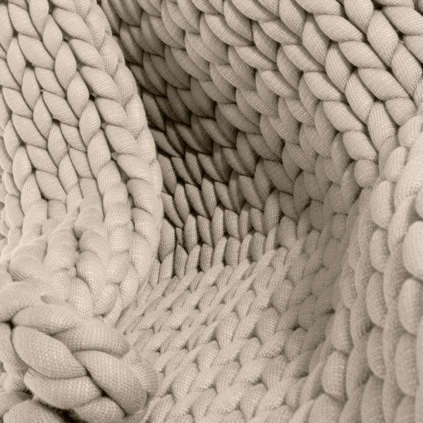Vektpledd for Voksne - Grovstrikket Mink Fabric Close-up Image