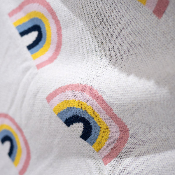 Sofa Pledd / Teppe - Strikket Regnbue Fabric Close-up Image