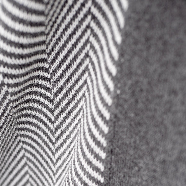 Sofa Pledd / Teppe - Strikket Sildebensmønster Grå Fabric Close-up Image
