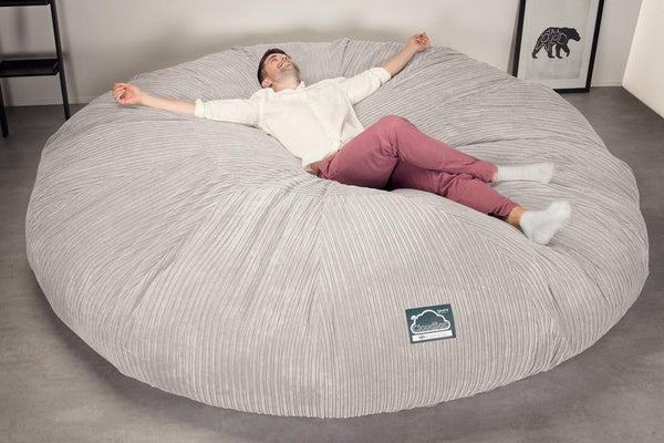 CloudSac 5000 XXXXXL Titanisk Memory Foam Saccosekk Sofa - Kordfløyel Elfenben Fabric Close-up Image