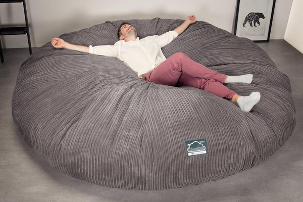 CloudSac 5000 XXXXXL Titanisk Memory Foam Saccosekk Sofa - Kordfløyel Grafitt Fabric Close-up Image