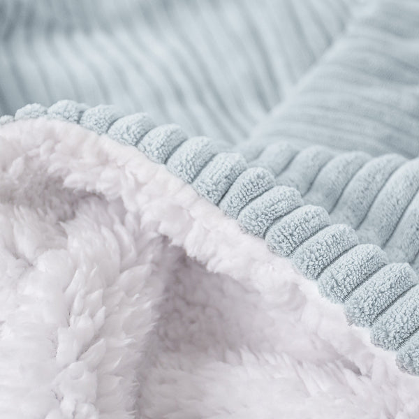 Sherpateppe - Kordfløyel Babyblå Fabric Close-up Image