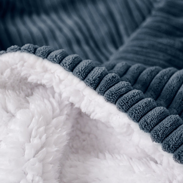 Sherpateppe - Kordfløyel Marineblå Fabric Close-up Image