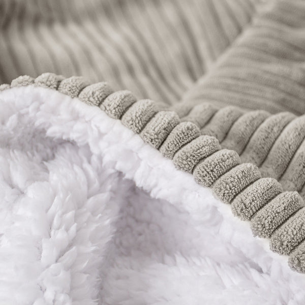 Sherpateppe - Kordfløyel Mink Fabric Close-up Image