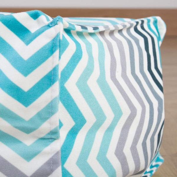 Saccosekk XXL - Geo Trykk Chevron Turkis Fabric Close-up Image